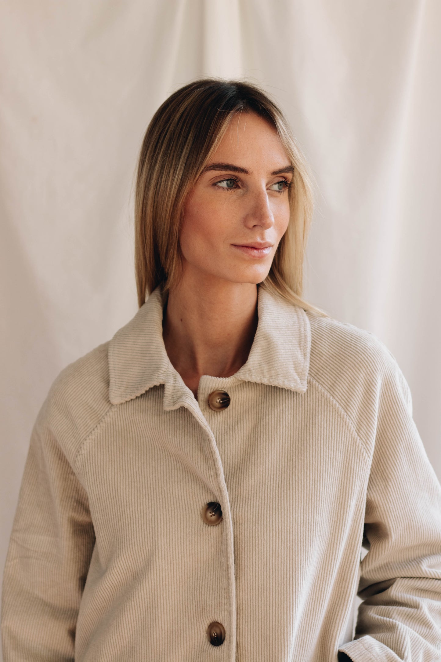 CHAQUETA PANA BEIGE