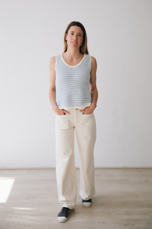 TOP DE PUNTO CROCHET SIN MANGAS AZUL CIELO